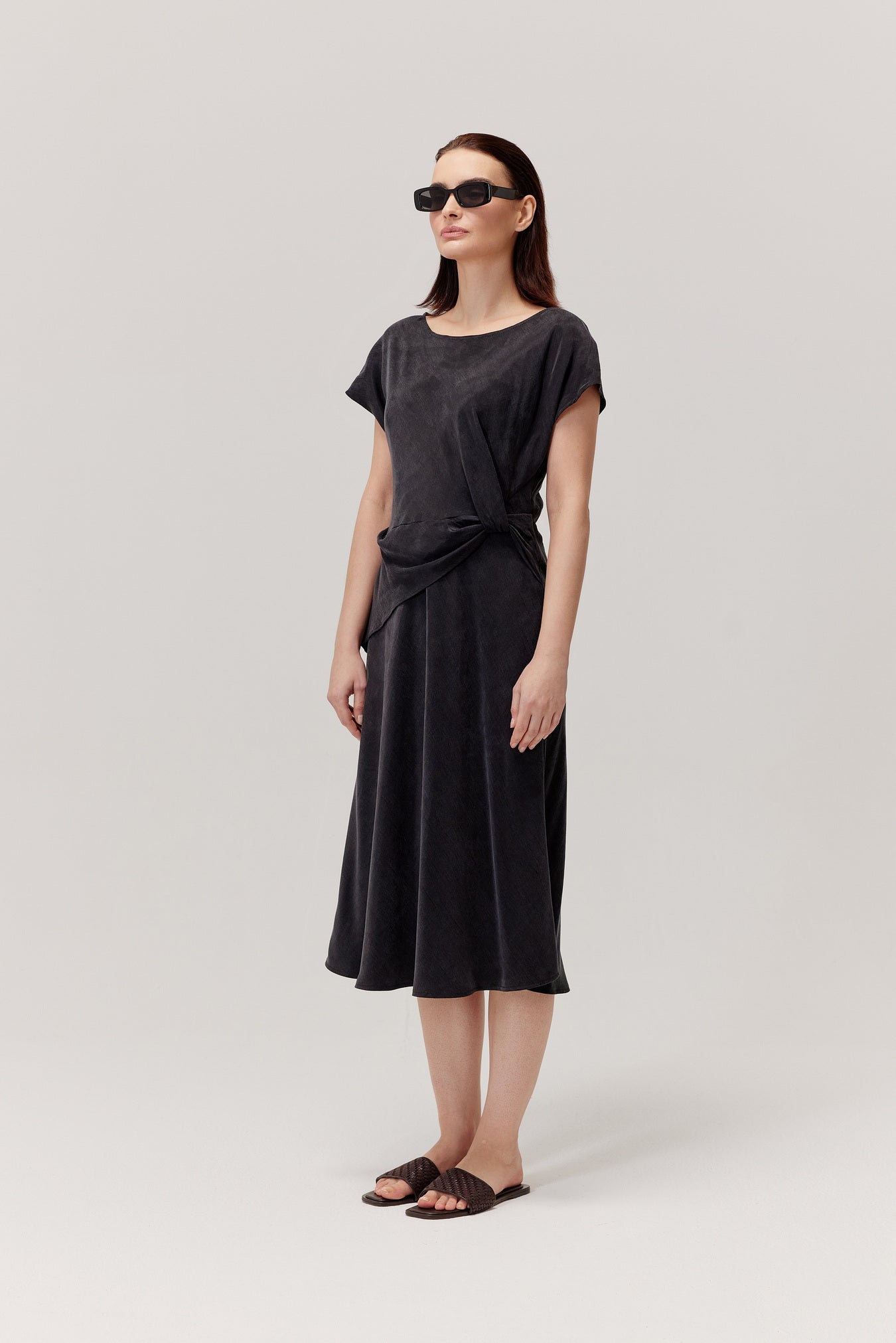 Mood Ruched Midi Dress Black