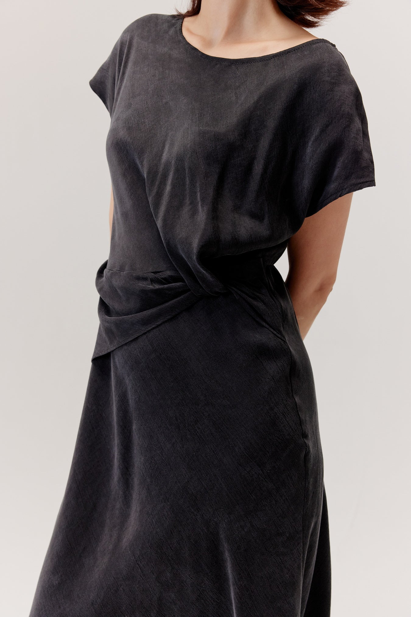 Mood Ruched Midi Dress Black